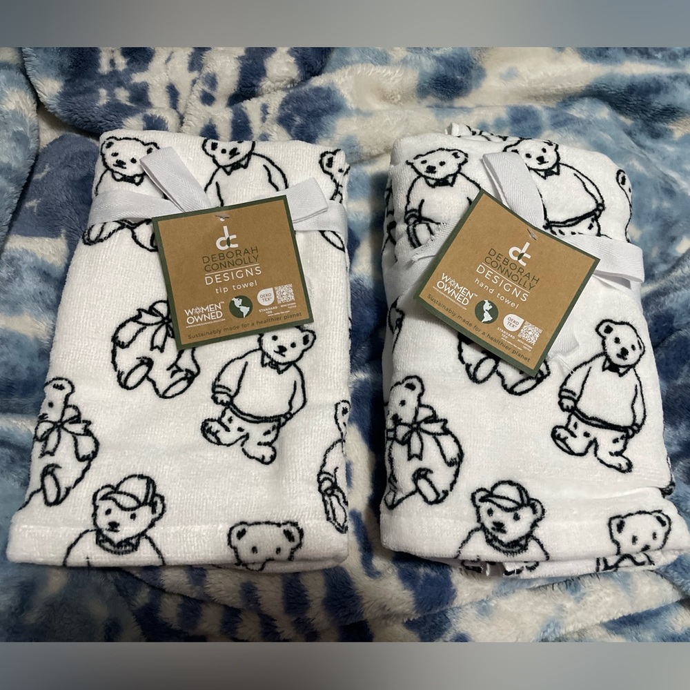 NWT Deborah Connolly Designs Super Soft Teddy Bear Pattern Towels
